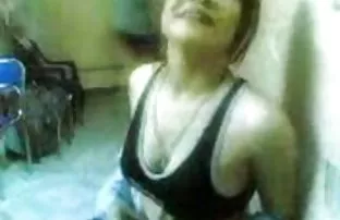 XXX વાળ વાળી વ્યક્તિ પર આવ્યા છોકરી ચહેરો