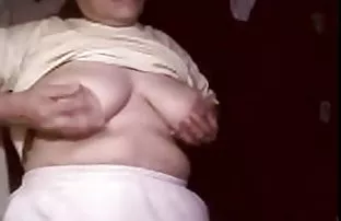 XXX ખીલ લે તરીકે sucks મિત્ર