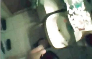XXX Roztocil બંને છિદ્રો સાથે આંગળીઓ અને phallus