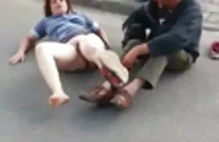 XXX છોકરી ના મોઢા માં નાખી નજીક કાર