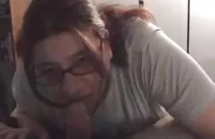 XXX સુંદર છોકરી લે છે, એક ઊંડા Blowjob - ચાલુ રાખ્યું