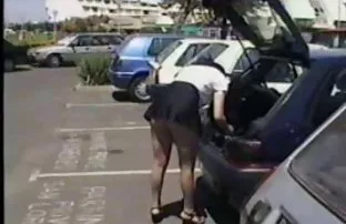 XXX સાથે Fucked એક વાયબ્રેટર અને દર્શાવ્યું તેના છિદ્ર દ્વારા મિરર