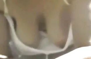 XXX આ માણસ સાથે માર્ક ખભા પર Fucks કૂતરી માંથી ચેલાઇયબિન્સ્ક